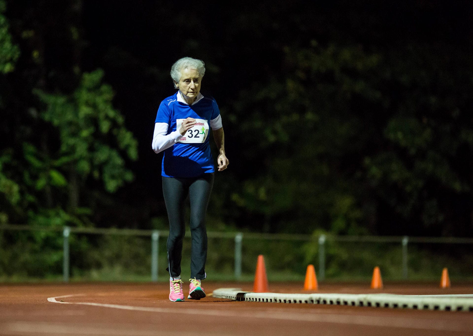 Mit 90 Jahren stellte die Läuferin Melitta Czerwenka-Nagel im September ihren achten Weltrekord auf.