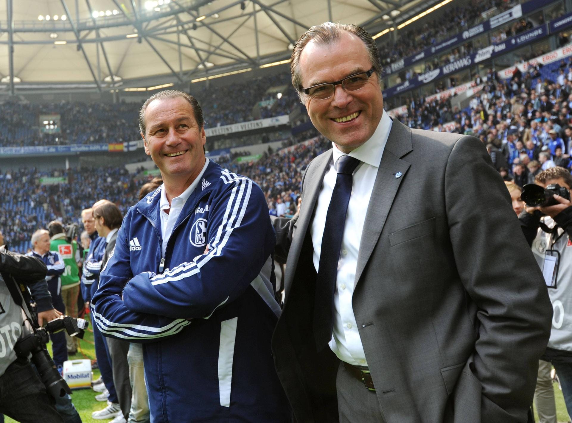 2011 wird er zum zweiten Mal Trainer der Schalker. Am Saisonende 2012 stehen die Gelsenkirchener auf Rang drei.