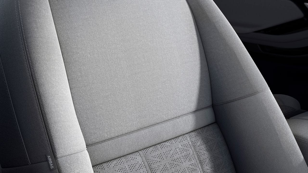 Das geht auf keine Kuhhaut: Autohersteller wie Land Rover arbeiten bei ihren Sitzen mit Möbelherstellern zusammen, um Stoffbezüge als Lederalternative anzubieten. Das geht auf keine Kuhhaut: Autohersteller wie Land Rover arbeiten bei ihren Sitzen mit Möbelherstellern zusammen, um Stoffbezüge als Lederalternative anzubieten.