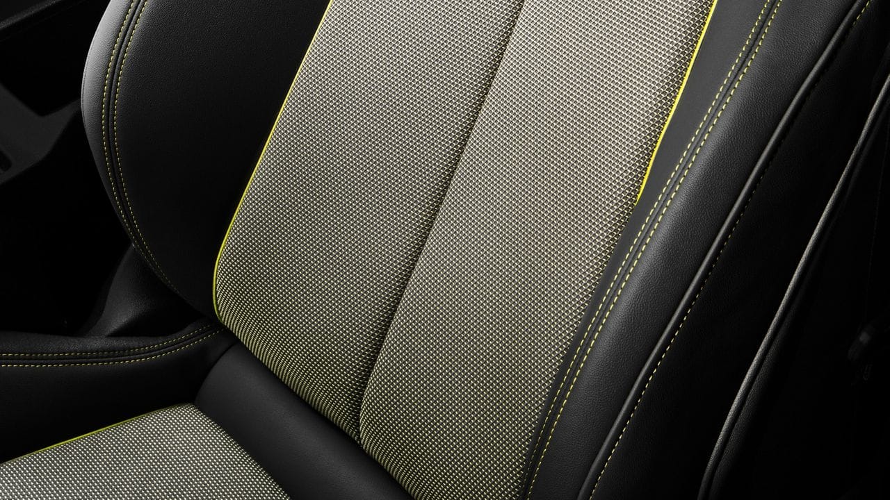 Fasern aus Flaschen: Einige Garne der Sitzbezüge im Audi A3 bestehen aus recycelten PET-Flaschen. Fasern aus Flaschen: Einige Garne der Sitzbezüge im Audi A3 bestehen aus recycelten PET-Flaschen.