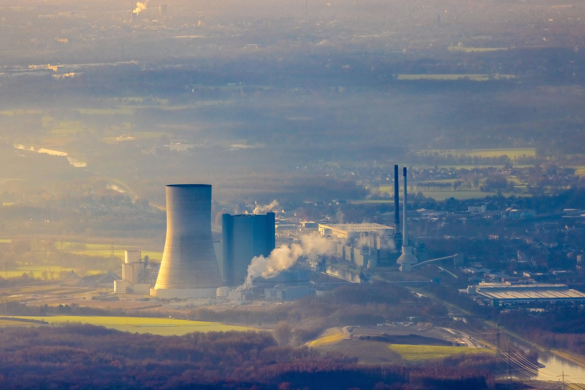 Ein wichtiger Schritt für eine sauberere Energieversorgung: Weltweit ist in diesem Jahr erstmals die Zahl der Kohlekraftwerke zurückgegangen. Besonders in Europa zeigt sich eine Trendwende.