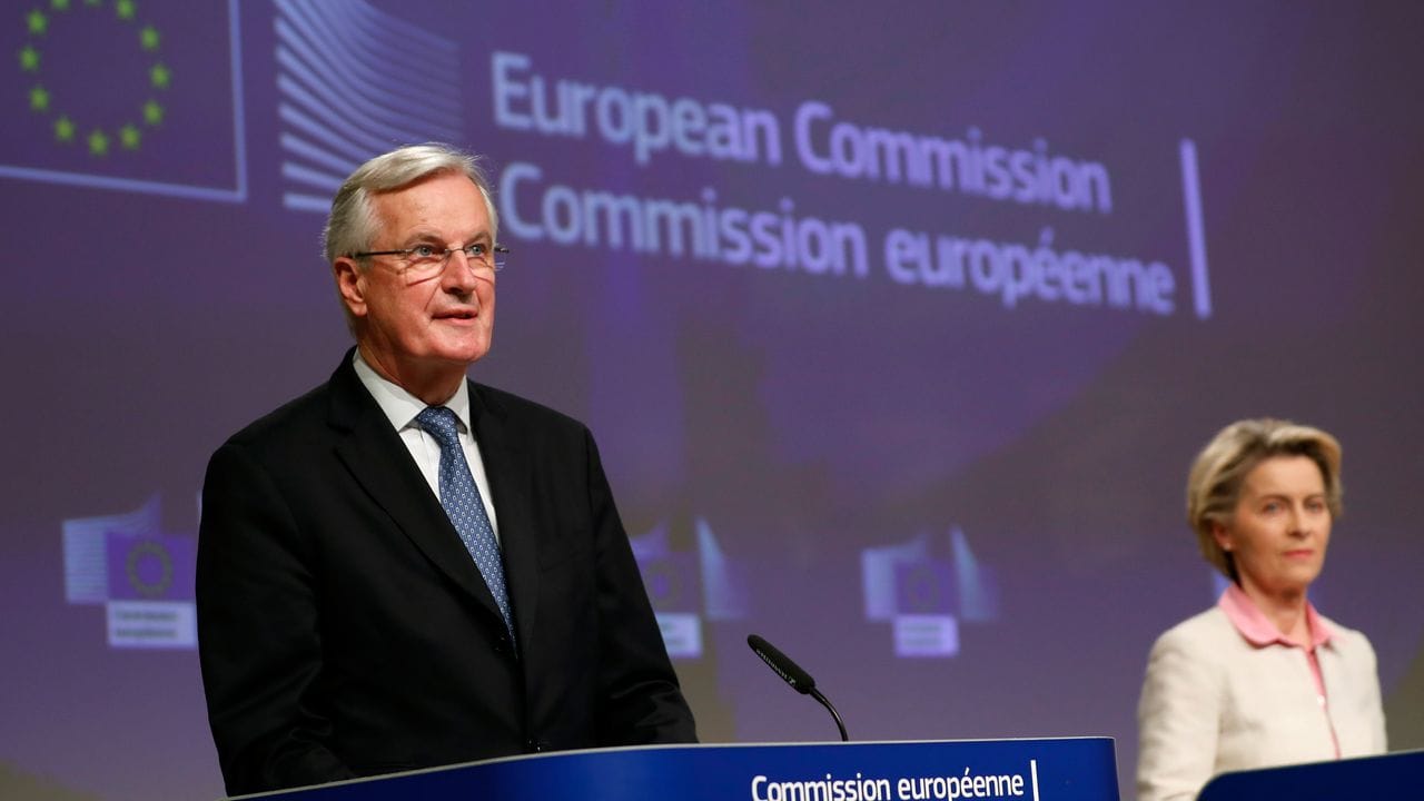 Michel Barnier, EU-Chefunterhändler für den Brexit, und EU-Kommisionspräsidentin Ursula von der Leyen während einer Pressekonferenz.
