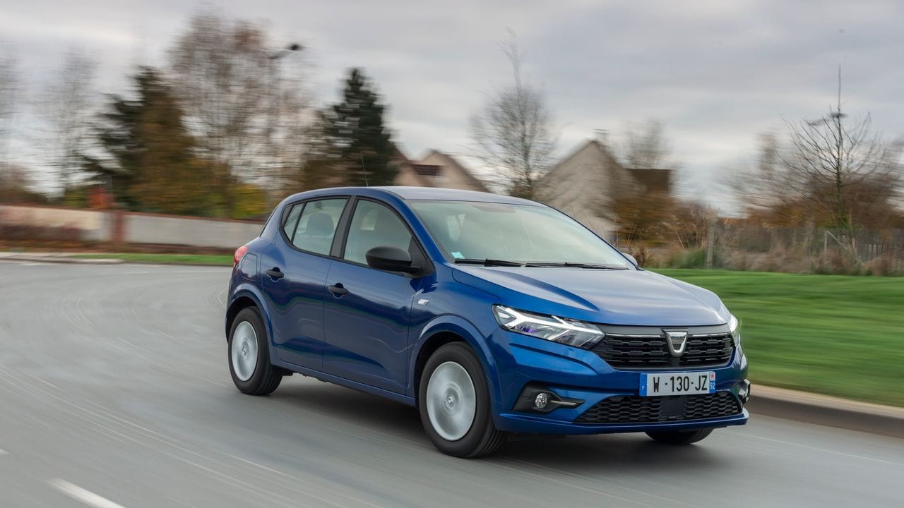 Zum Dritten: Renaults Billigtochter Dacia fährt die neue Generation des Kleinwagens Sandero vor. Zum Dritten: Renaults Billigtochter Dacia fährt die neue Generation des Kleinwagens Sandero vor.