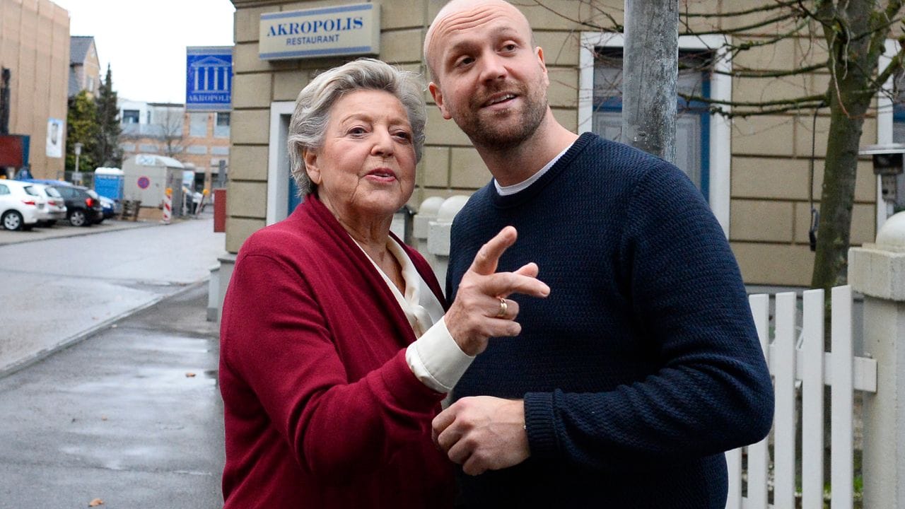 Abschied von der "Lindenstraße": Marie-Luise Marjan und Moritz Sachs waren von Anfang an dabei. Abschied von der "Lindenstraße": Marie-Luise Marjan und Moritz Sachs waren von Anfang an dabei.