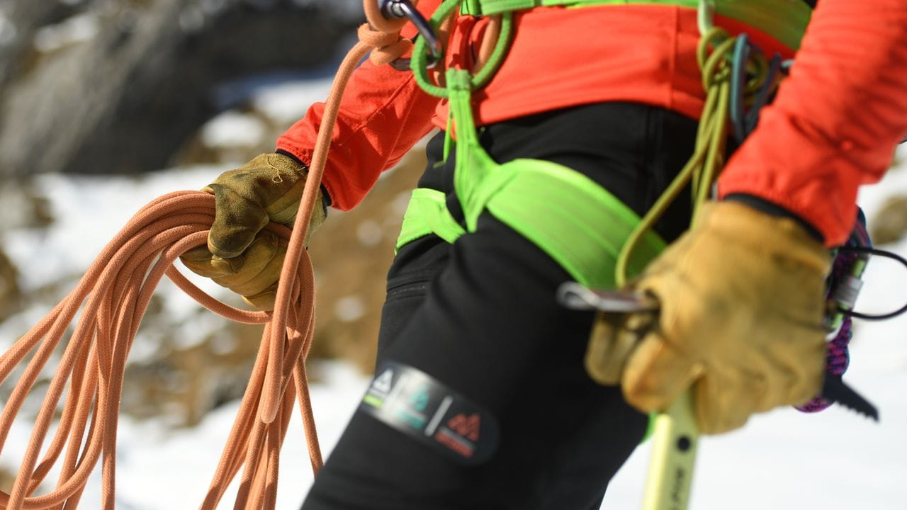 Damit auf der Bergtour alles sicher verläuft, müssen angehende Bergführer schon vor ihrer Ausbildung viel Alpin-Erfahrung nachweisen.