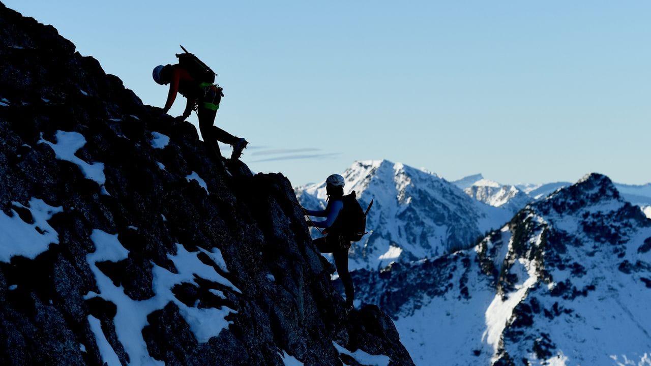 Angehende Bergführer müssen extrem fit sein - und sich im Gebirge bestens auskennen.