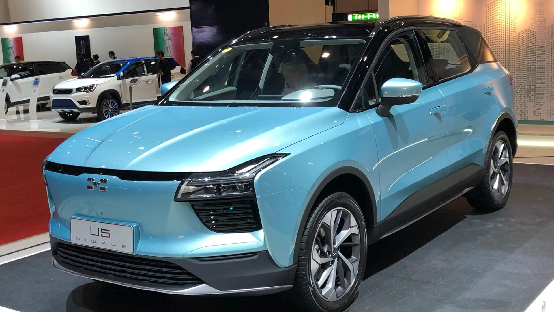 Aiways U5: Das elektrische Mittelklasse-SUV steht 2021 beim Elektronikhändler Euronics zur Probefahrt bereit.