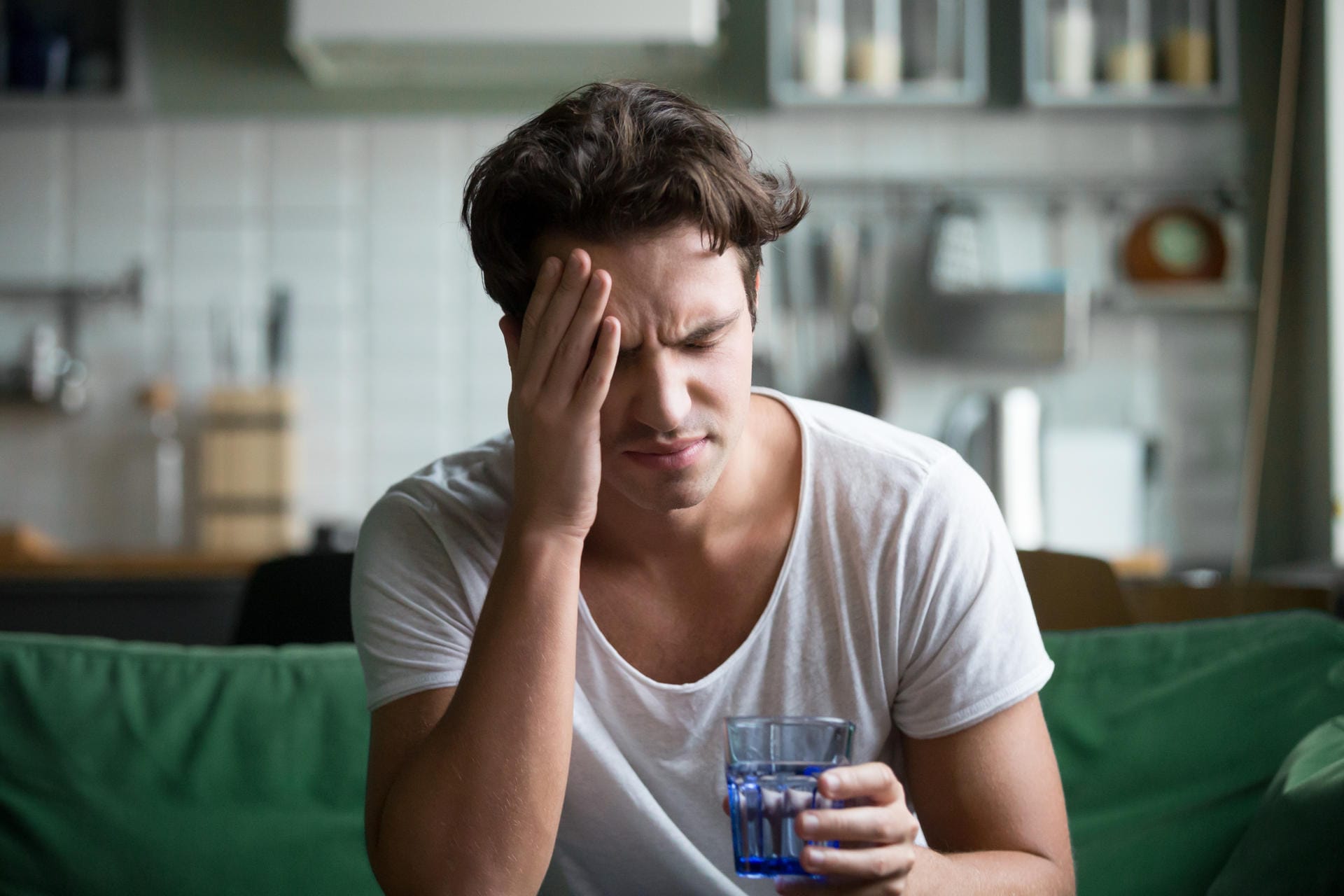 Kopfschmerzen: Oft wird auch von Kopfweh und Migräneattacken nach Covid-19 berichtet.