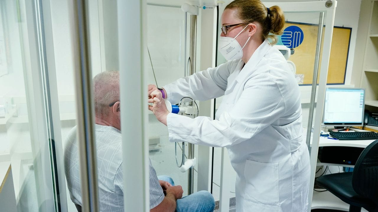 Nach der überwundenen Infektion beginnt für Jörg eine Rehabilitation in Heidelberg. Nach der überwundenen Infektion beginnt für Jörg eine Rehabilitation in Heidelberg.