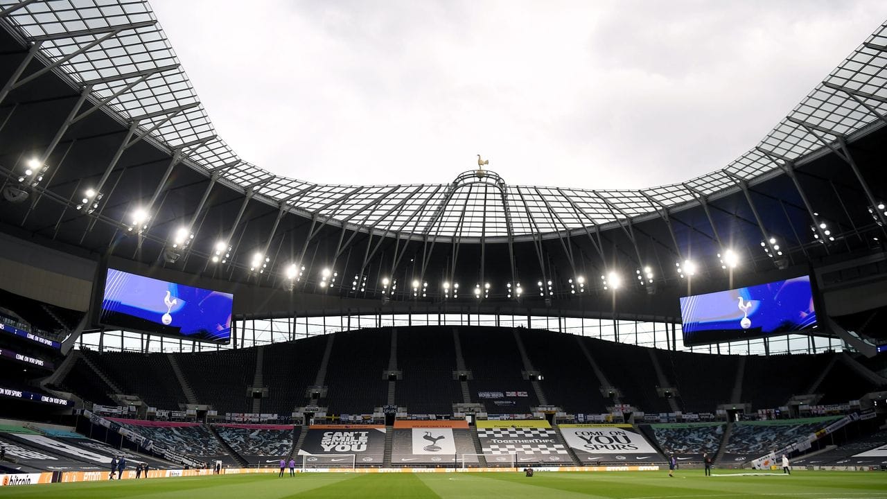 Das London-Derby Tottenham Hotspur gegen FC Fulham musste verlegt werden. Das London-Derby Tottenham Hotspur gegen FC Fulham musste verlegt werden.