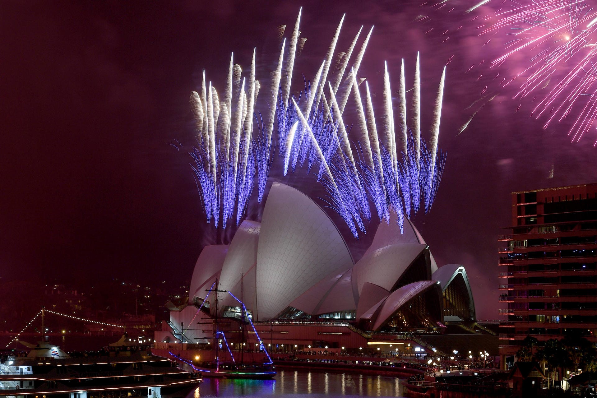 Sydney, Australien: Das berühmte Feuerwerk an der Harbour Bridge fand unter Auflagen statt.