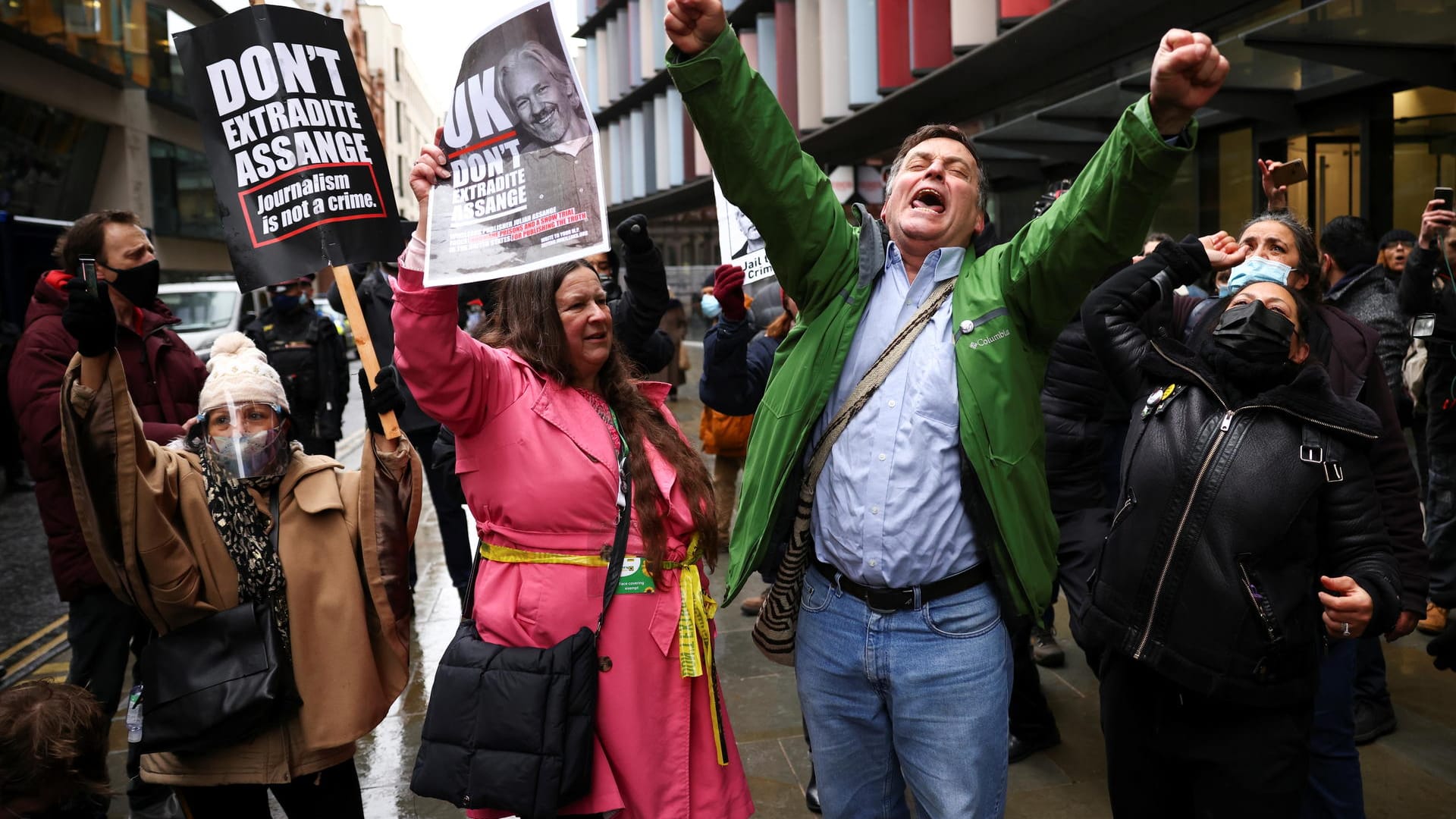 Wegweisendes Urteil in London: Der Strafgerichtshof Old Bailey befand, dass mit einer Auslieferung von Julian Assange eine erhebliche Gefahr bestünden hätte, dass sich Julian Assange im Gefängnis das Leben nehmen könnte.