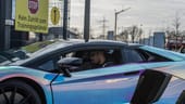 Ex-BVB-Star Pierre-Emerick Aubameyang ist ein Fan von auffälligen Autos. Am bekanntesten ist wohl sein Lamborghini Huracan mit dem er zu Dortmunder Zeiten noch auf den Straßen Deutschlands fuhr. Kostenpunkt: mehr als 250.000€.