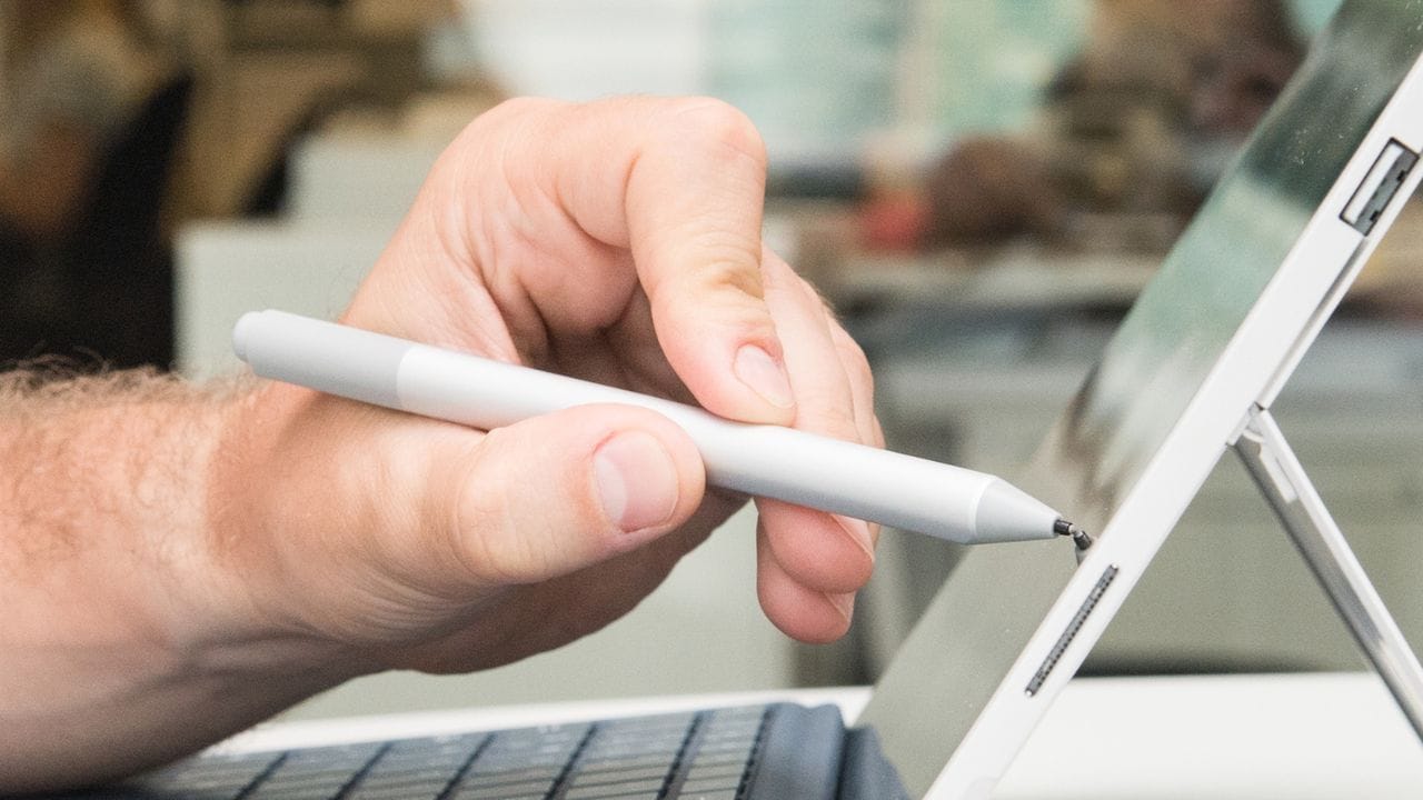 Stiftbedienung am Tablet ist praktisch und komfortabel - nicht nur für handschriftliche Notizen.