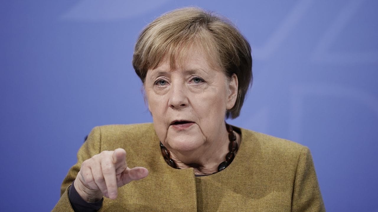 Kanzlerin Angela Merkel (CDU) hat dem abgewählten US-Präsidenten Donald Trump eine Mitschuld am Sturm von dessen Anhängern auf das Kapitol in Washington gegeben.