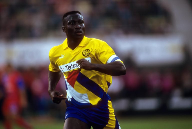 Anthony Yeboah (1990-1995): Ein weiteres Stürmer-Talent der Eintracht war der ehemalige ghanaische Profi Anthony Yeboah. Zweimal, in den Jahren 1993 und 1994, holte er sich in Diensten der Eintracht die Torjäger-Kanone der Bundesliga. Seit seinem Karriereende 2002 arbeitet er als Spielervermittler und ist in seiner afrikanischen Heimat Hotelier.