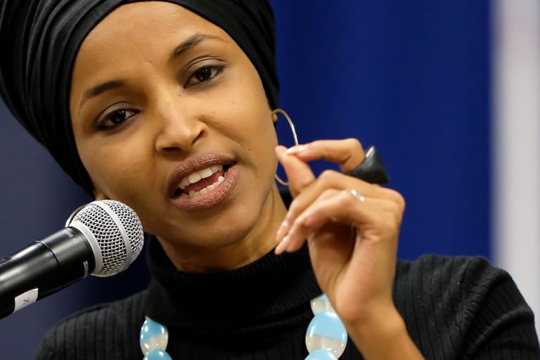 Ilhan Omar, demokratische Kongressabgeordnete in den USA, spricht bei einer Wahlveranstaltung.