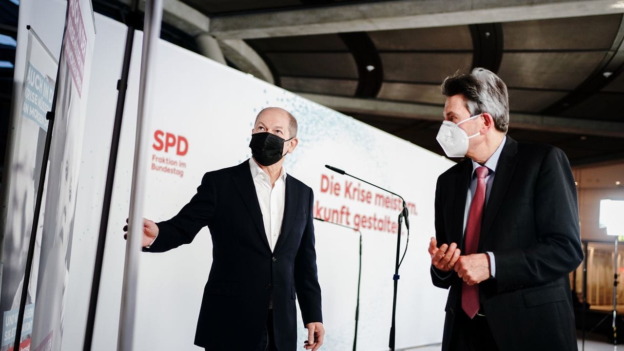 Kanzlerkandidat Olaf Scholz (l) und Fraktionschef Rolf Mützenich bei der SPD-Jahresauftaktklausur.