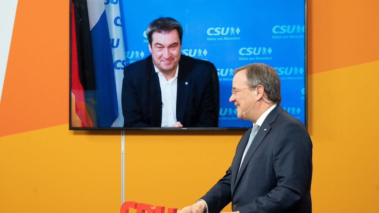 Armin Laschet spricht auf dem digitalen Neujahrsempfang der NRW-CDU mit dem zugeschalteten CSU-Chef Markus Söder.