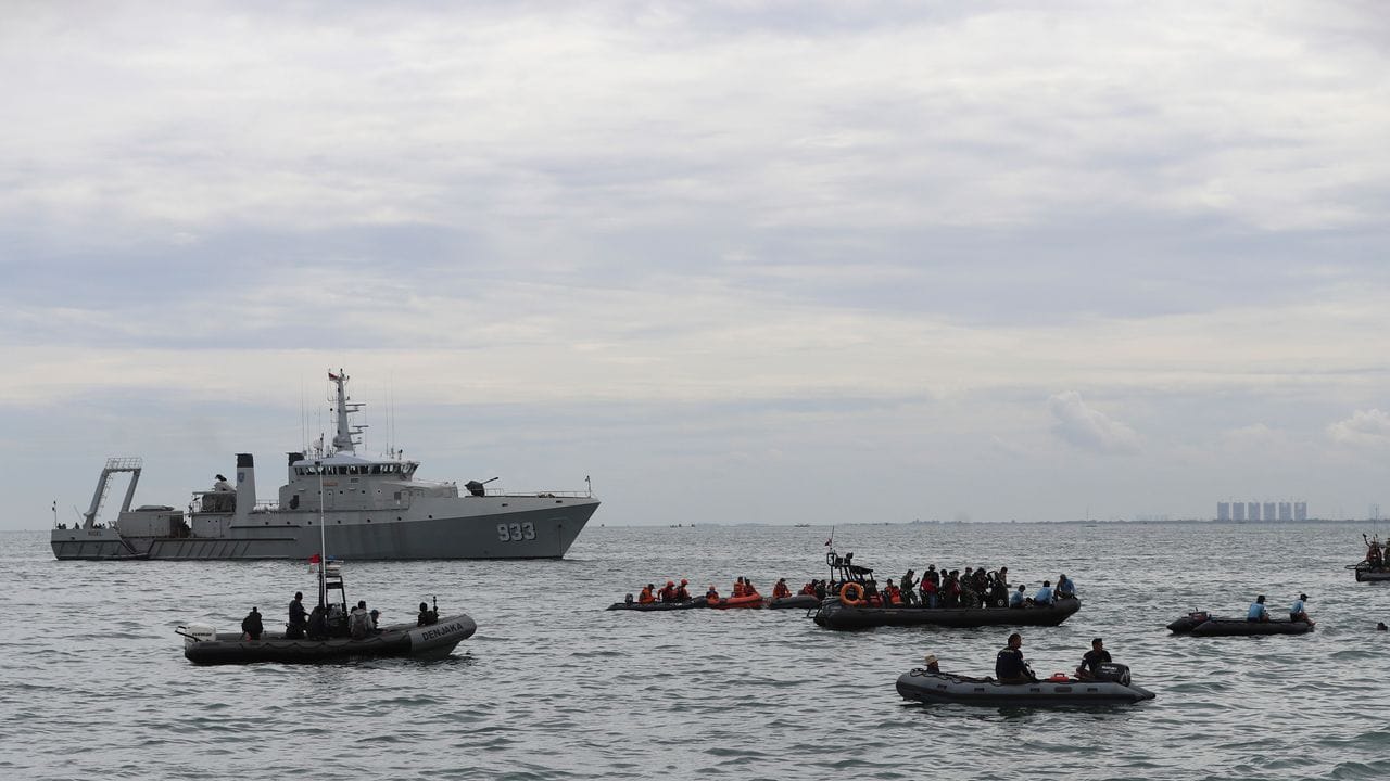 Die indonesische Marine hat eine Suchaktion begonnen.