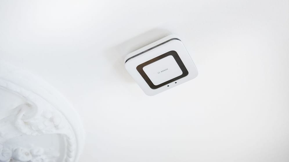 Wer den Bosch-Feuermelder Twinguard im Haus hat, kann in der dazugehörigen Smartphone-App den neuen Dienst "Gesunde Raumluft" aufrufen.