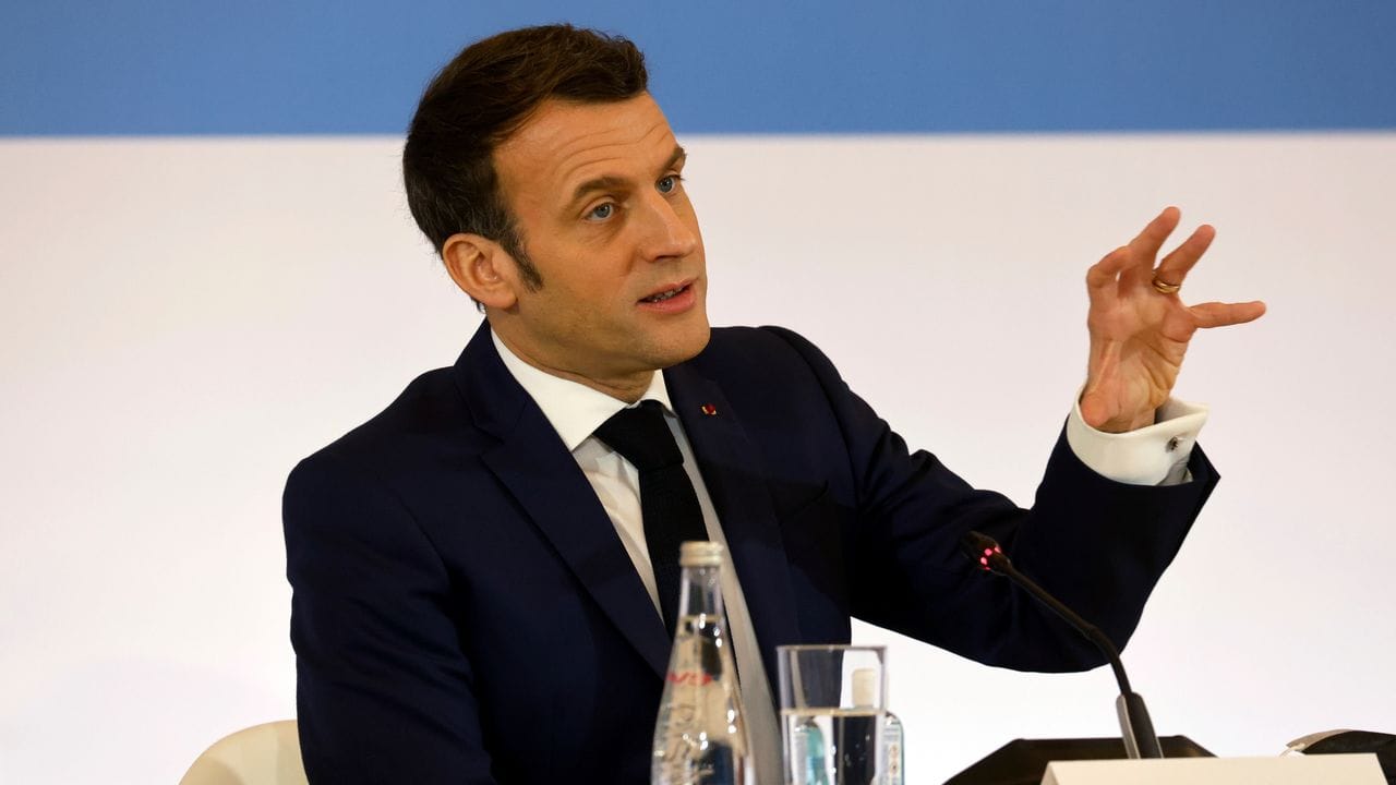 Frankreichs Staatspräsident Emmanuel Macron spricht während des "One Planet Summit" im Élysée-Palast.