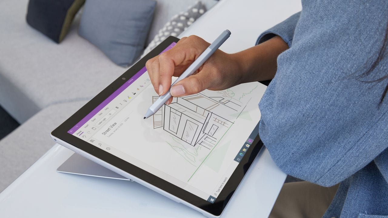Microsoft will mit dem Surface Pro 7+ insbesondere Nutzerinnen und Nutzer im Bildungs- und Businessbereich erreichen. Microsoft will mit dem Surface Pro 7+ insbesondere Nutzerinnen und Nutzer im Bildungs- und Businessbereich erreichen.