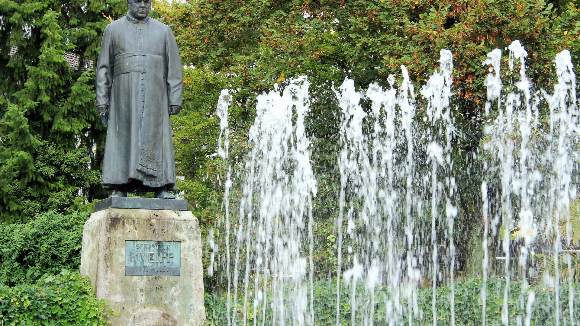 Sebastian Kneipp hat die nach ihm benannte Gesundheitslehre entwickelt – hier steht sein Denkmal in Bad Wörishofen.