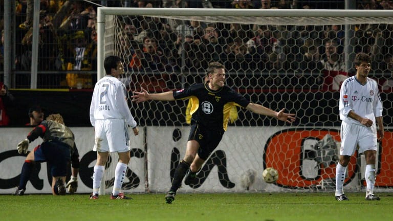 4. Februar 2004, Viertelfinale: Alemannia Aachen – Bayern München 2:1 (1:1) – Der legendäre Tivoli stand Kopf: Stefan Blank (34.) und Erik Meijer (81.) erwischten den Rekordmeister eiskalt, Michael Ballack (45.) konnte nur zwischenzeitlich ausgleichen.