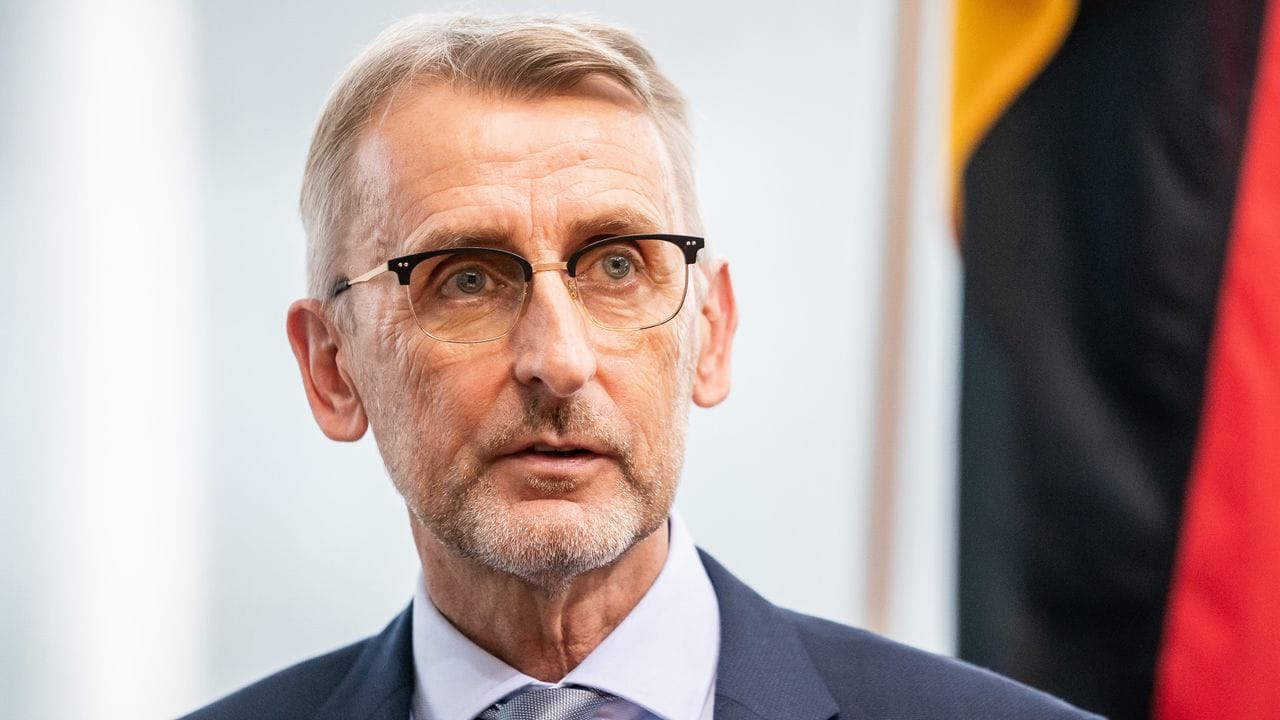 Armin Schuster leitet seit Herbst 2020 das Bundesamt für Bevölkerungsschutz und Katastrophenhilfe.