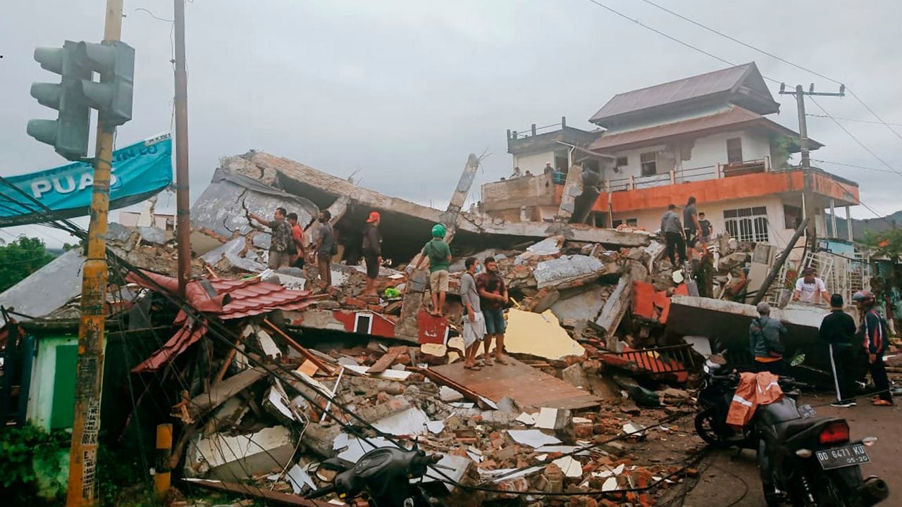 Bei dem Erdbeben wurden viele Gebäude zerstört.