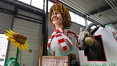 Richtfest für den Kölner Rosenmontagszug 2020: Zu sehen ist Kölns Oberbürgermeisterin Henriette Reker auf der "Gleueler Wiese".