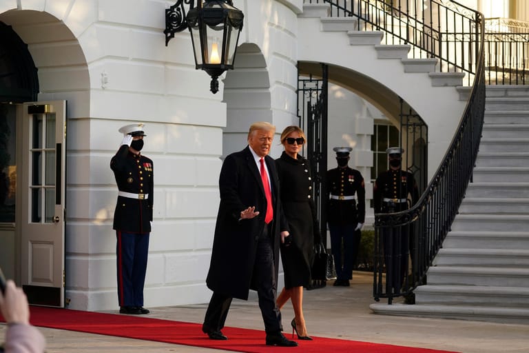 Dann kommen Donald und Melania Trump vorerst das letzte Mal aus Gebäude.