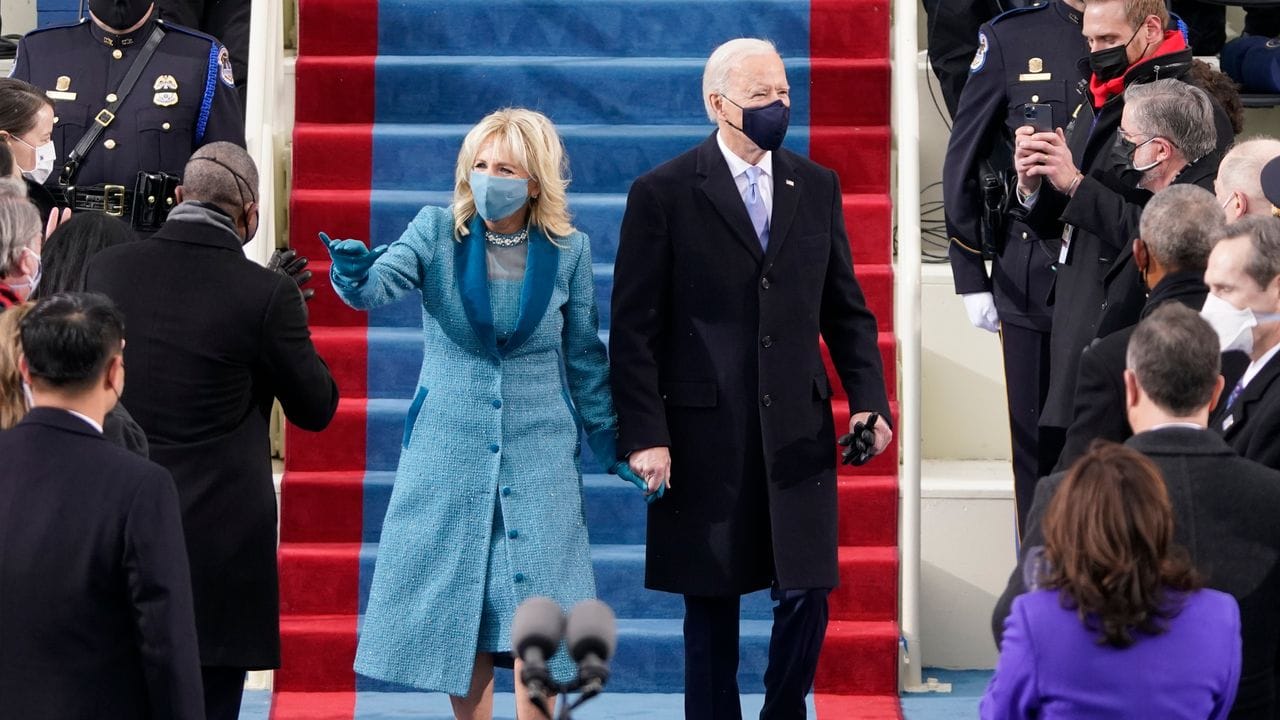 Joe Biden und seine Frau Jill auf dem Weg zur Amtseinführung.