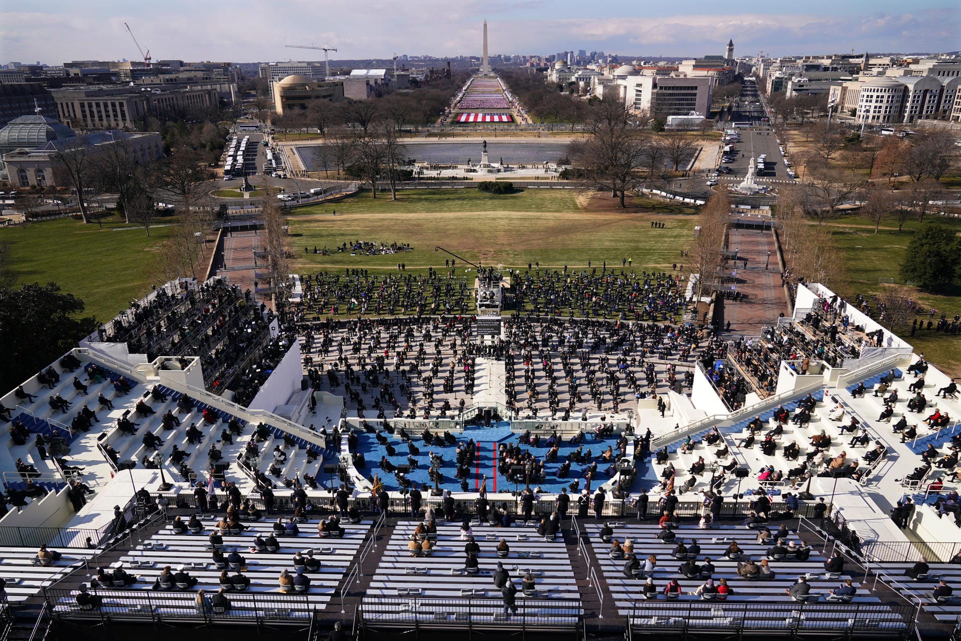 Blick auf das US-Kapitol in Washington: Einige Gäste nahmen persönlich an der Zeremonie teil, doch die meisten verfolgten die Vereidigung im Internet und vor dem Fernsehen.