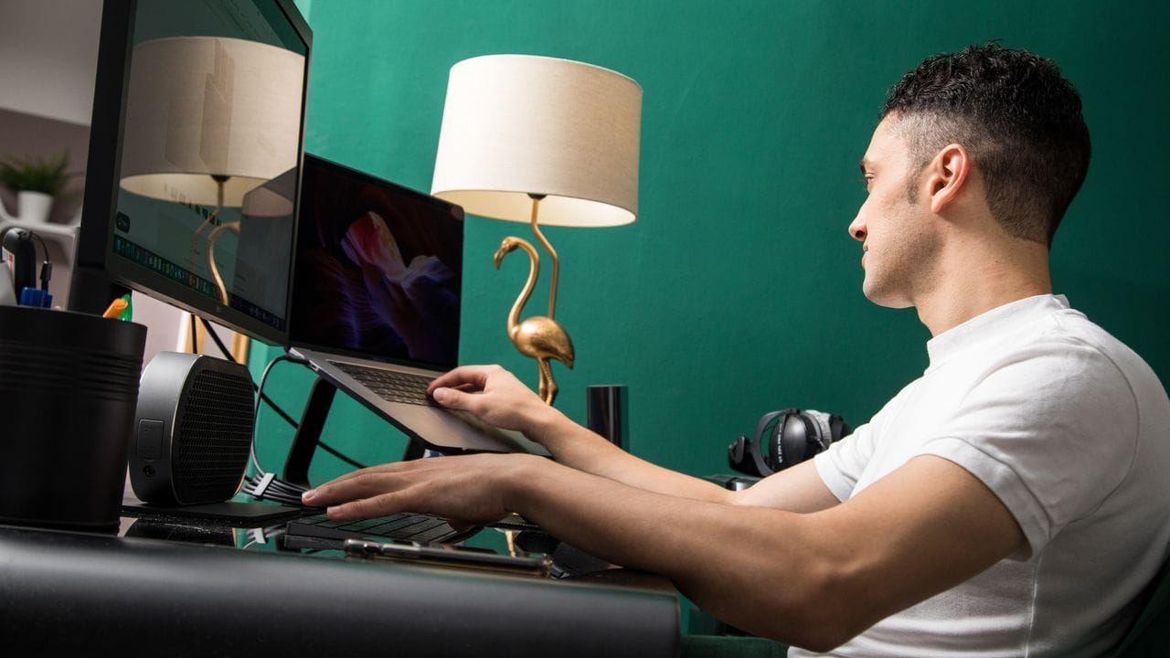 NAS kreativ: Auch und gerade alle, die Musik machen oder Videos schneiden, brauchen eine ordentliche Datensicherung. NAS kreativ: Auch und gerade alle, die Musik machen oder Videos schneiden, brauchen eine ordentliche Datensicherung.