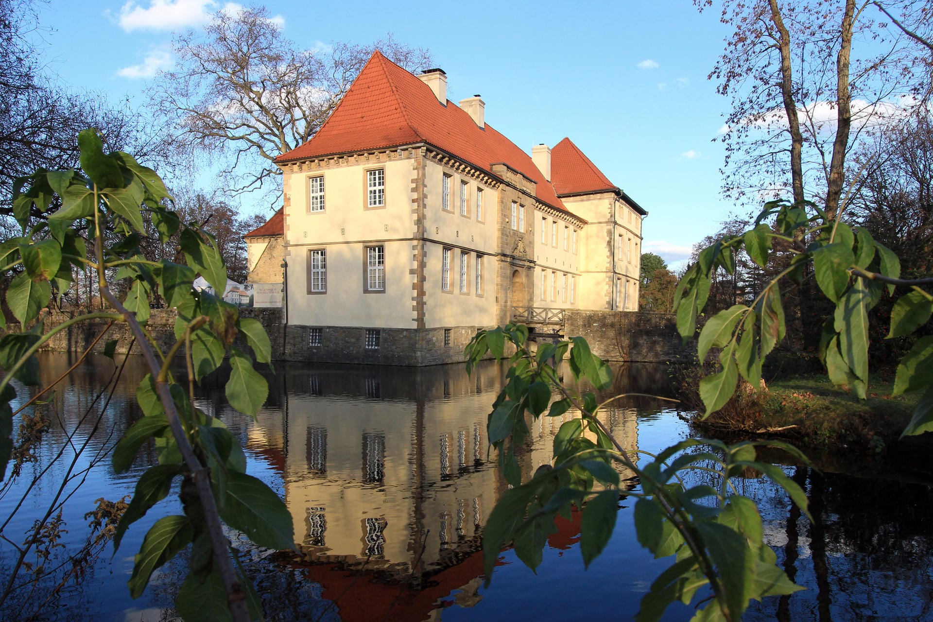 Gräfte von Schloss Strünkede: So werden in Westfalen die Wassergräben etwa rund um einen Adelssitz genannt.