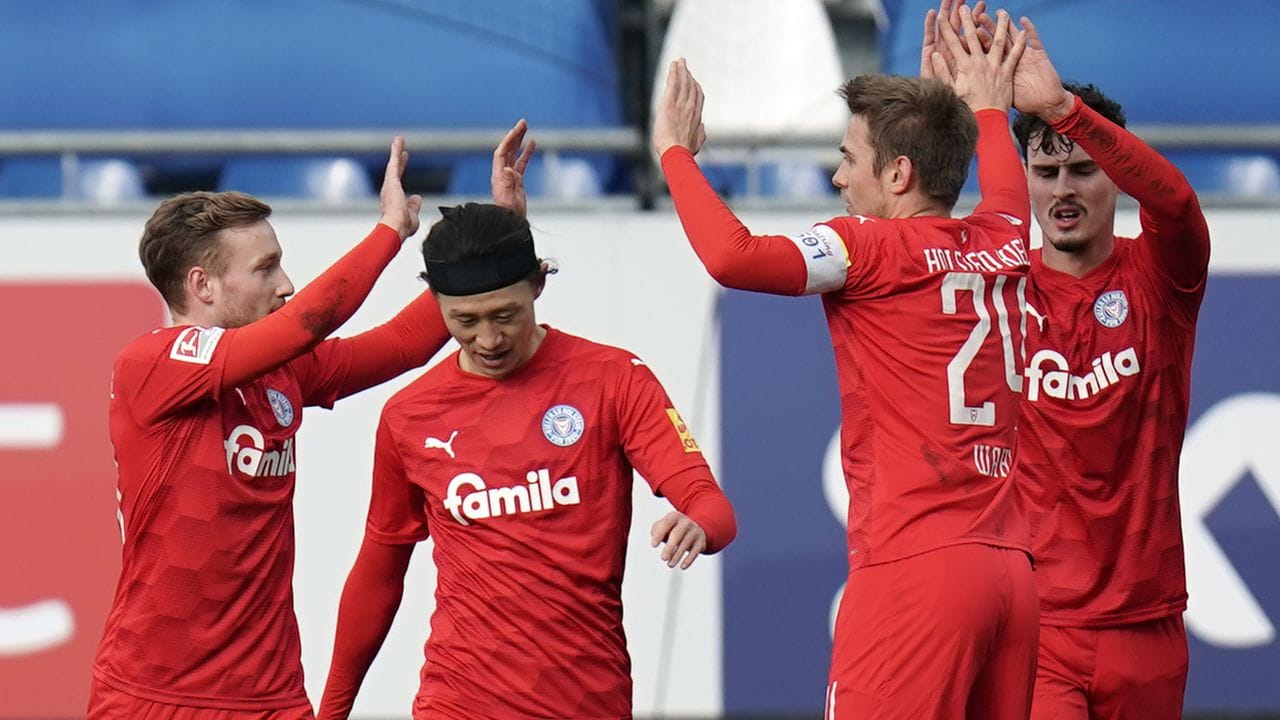 Holstein Kiel holte sich im Aufstiegskampf wichtige Punkte in Darmstadt.