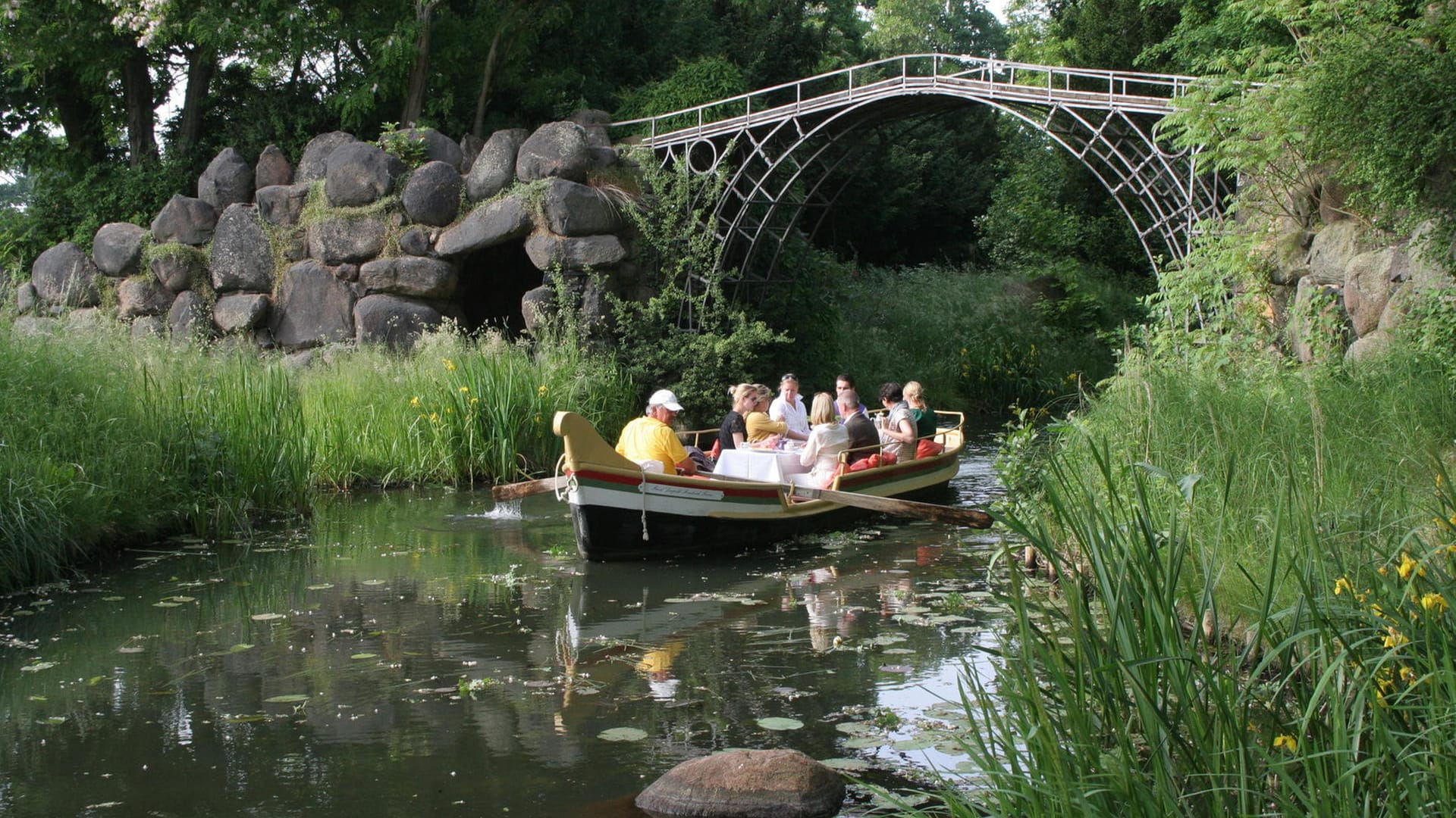 Ein Meisterwerk der Natur erwartet Besucher im Gartenreich Dessau-Wörlitz im Südosten Sachsen-Anhalts. Auenwälder, Flüsse und ausgedehnte Wiesen, dazu Parkanlagen und Alleen prägen das Bild der Landschaft.