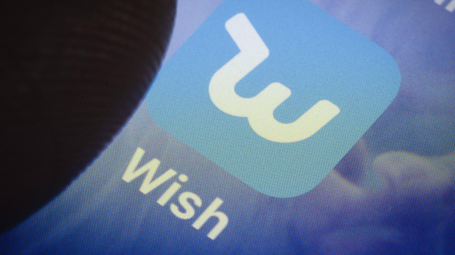 "Bei Wish bestellt" – dieser Satz hat sich in der Internetkultur mittlerweile zum Meme gemausert. Der Spruch bedeutet nichts anderes als billiger Abklatsch oder schlechte Kopie. Denn auf der Shoppingplattform werden vor allem Billigprodukte aus Fernost angeboten. Doch die angebotenen Artikel sind nicht nur billig, sie sind in erster Linie auch ziemlich skurril. Aber sehen Sie selbst.