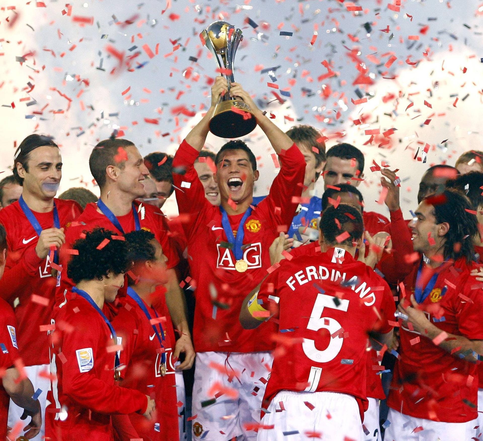 Manchester United: Von 2005 bis 2008 stellte Japan durchgehend den Austragungsort des Wettbewerbs. So fand auch 2008 die Klub-WM im asiatischen Raum statt. In diesem Jahr konnte sich der englische Erstligist Manchester United im Finale mit einem Tor Unterschied gegen LDU Quito (1:0) durchsetzen und die Trophäe erneut mit nach Europa nehmen.