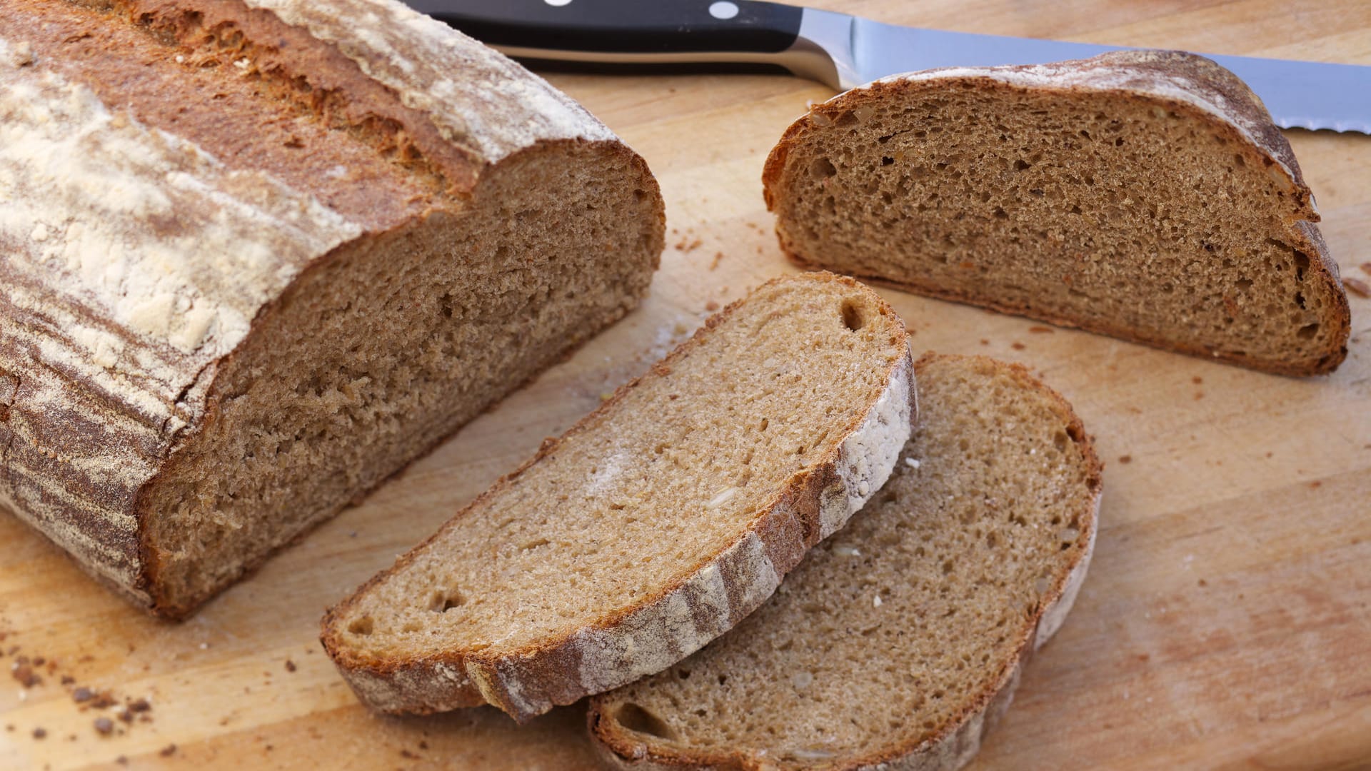 In Belgien wird Dinkel bis heute angebaut. Das Belgische Dinkelbrot gelingt mit nur wenigen Zutaten.