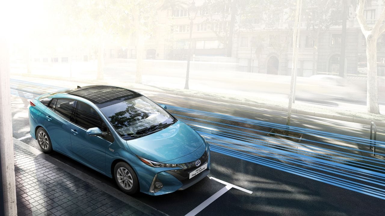 Sonnenenergie fürs Auto nutzen zu wollen, weckt aktuell wieder das Interesse einiger Hersteller und Start-ups. Sonnenenergie fürs Auto nutzen zu wollen, weckt aktuell wieder das Interesse einiger Hersteller und Start-ups.