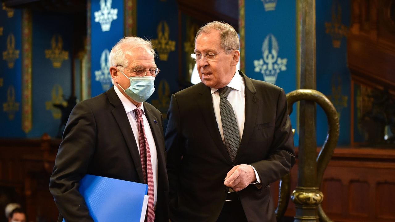 Keinerlei konkrete Fortschritte: Der EU-Außenbeauftragte Josep Borrell (l) blitzte beim russischen Außenminister Sergej Lawrow ab.