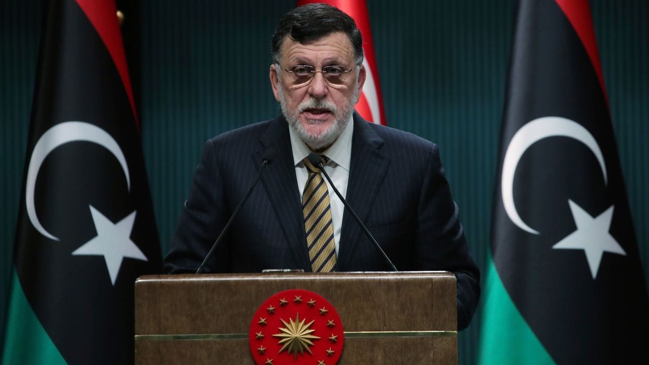Libyens amtierender Regierungschef Fajis al-Sarradsch ist offenbar bereit, die Macht an Übergangsministerpräsident Abdul Hamid Dbaiba sowie ein dreiköpfiges Präsidium abzugeben.