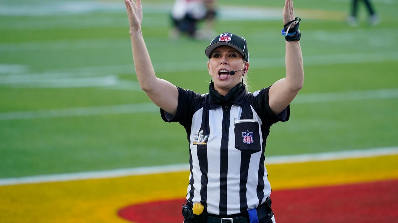 Sarah Thomas war als erste Frau bei einem Super Bowl als Schiedsrichterin im Einsatz.