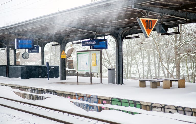 Niedersachsen, Hannover: In manchen Regionen wurde der Bahnverkehr teils stark eingeschränkt oder musste komplett eingestellt werden.