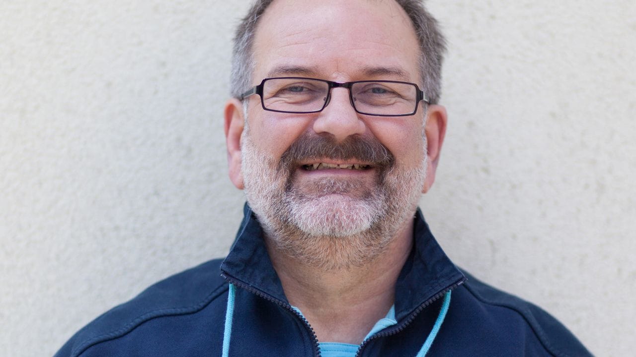 Jürgen Walter arbeitet als Psychologe und Unternehmenscoach in Düsseldorf. Jürgen Walter arbeitet als Psychologe und Unternehmenscoach in Düsseldorf.