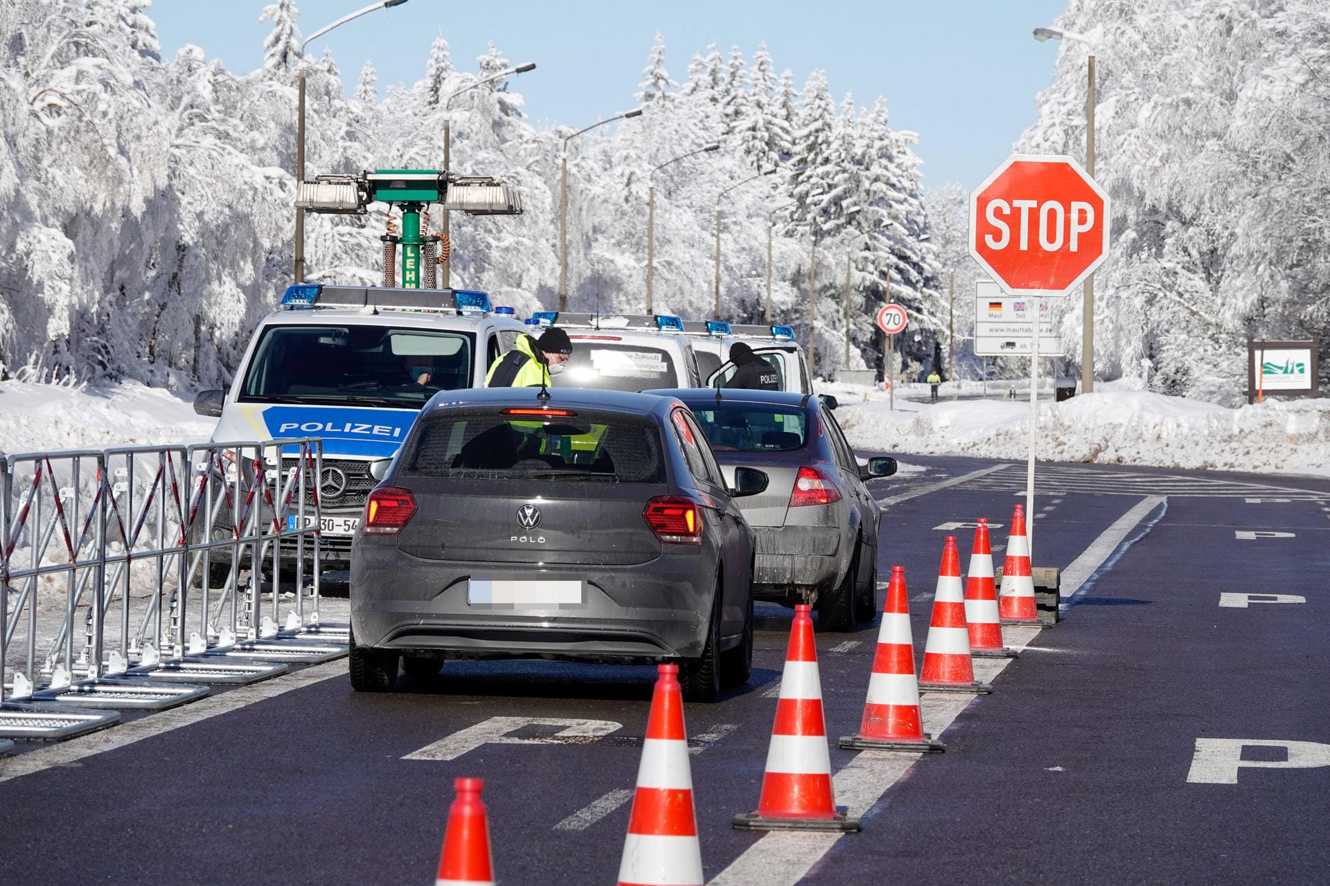 Eine Reihe von unwissenden Fahrern war am Sonntag am Grenzübergang bei Reitzenhain in Sachsen noch nicht über die neuen Verordnungen informiert: Mehrere wurden zurückgeschickt.
