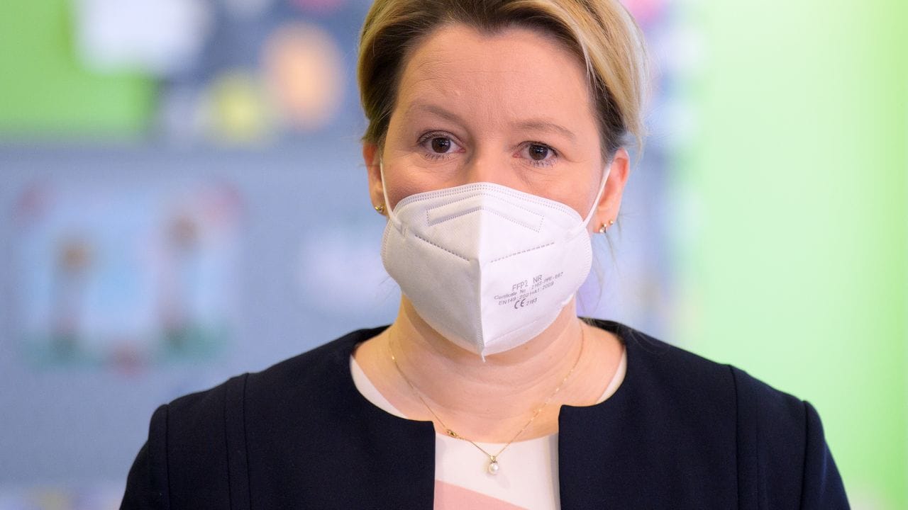 Familienministerin Franziska Giffey besucht die Kita "Abenteuerland" in Potsdam. Familienministerin Franziska Giffey besucht die Kita "Abenteuerland" in Potsdam.